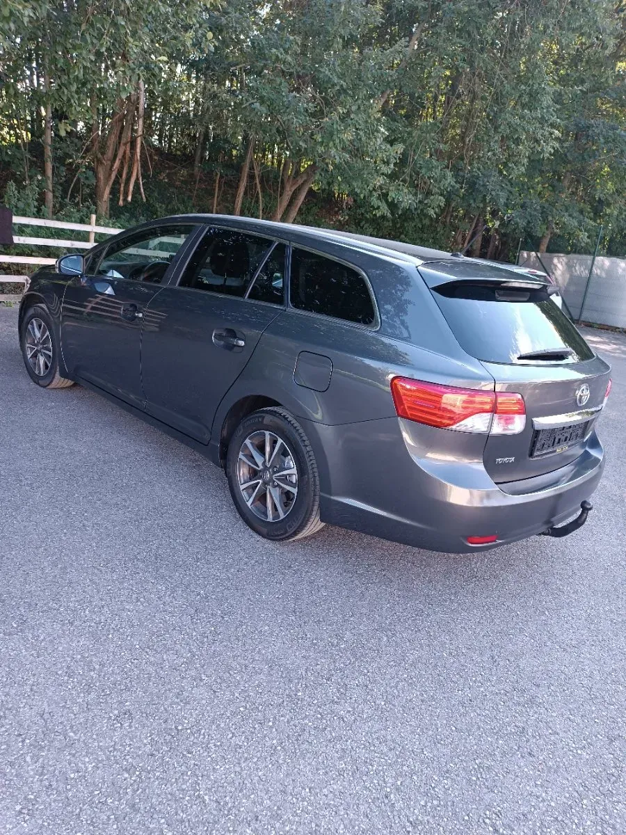 Toyota Avensis 2015 photo 2
