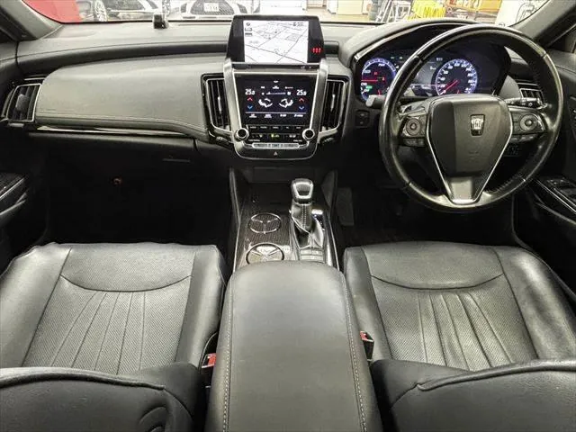 Toyota Crown Hybrid 2018 photo 3