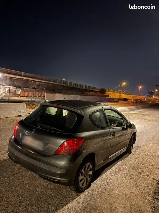 Peugeot 207 2006 photo 3