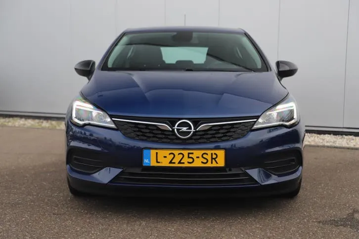 Opel Astra 2021 photo 2