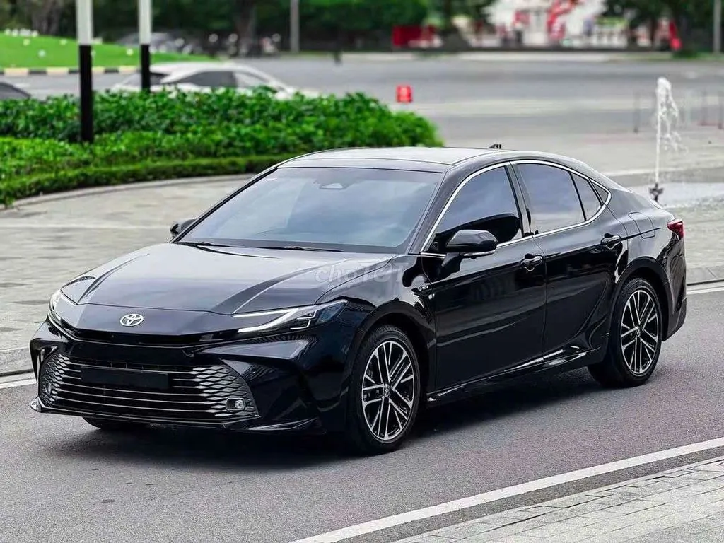 Toyota Camry 2025 photo 5