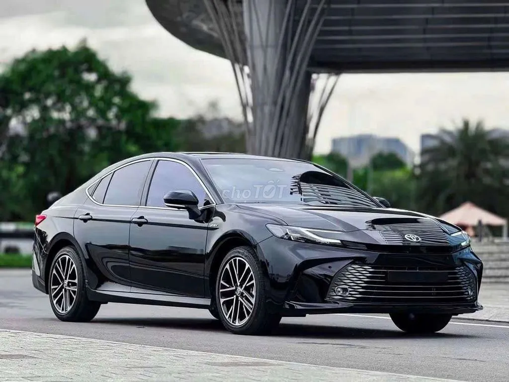 Toyota Camry 2025 photo 2