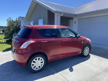 Suzuki Swift 2010 photo 3