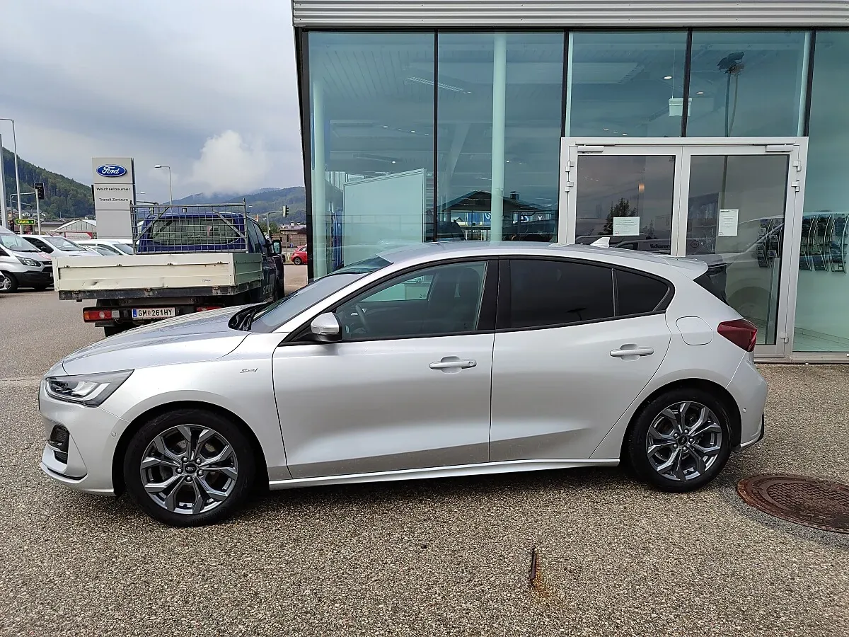 Ford Focus 2023 photo 2