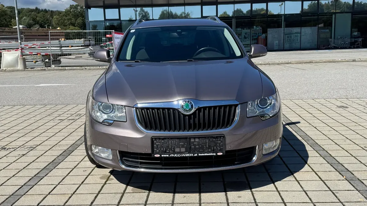 Skoda Superb 2012 photo 3
