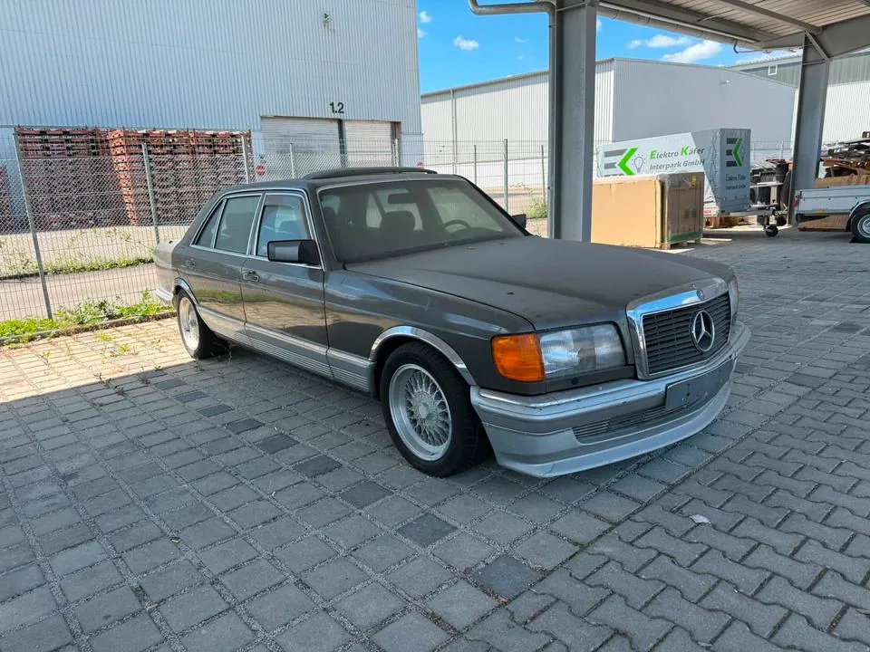 Mercedes-Benz W126