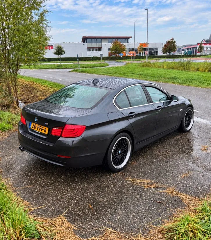 BMW 5-Serie 2011 photo 2