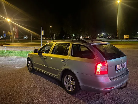 Skoda Octavia 2011 photo 2