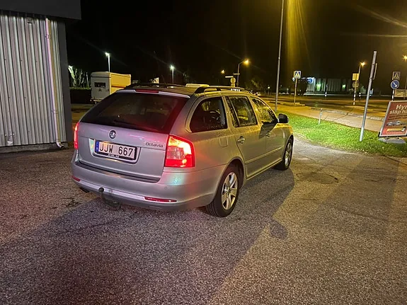 Skoda Octavia 2011 photo 4