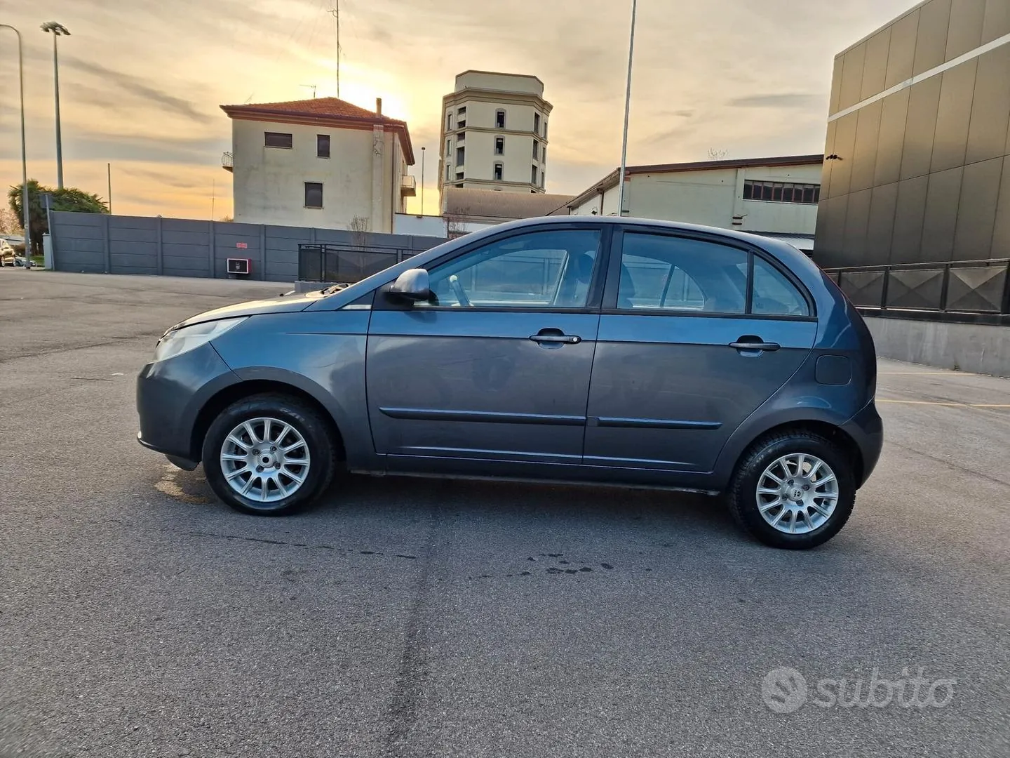Tata Indica 2011 photo 4