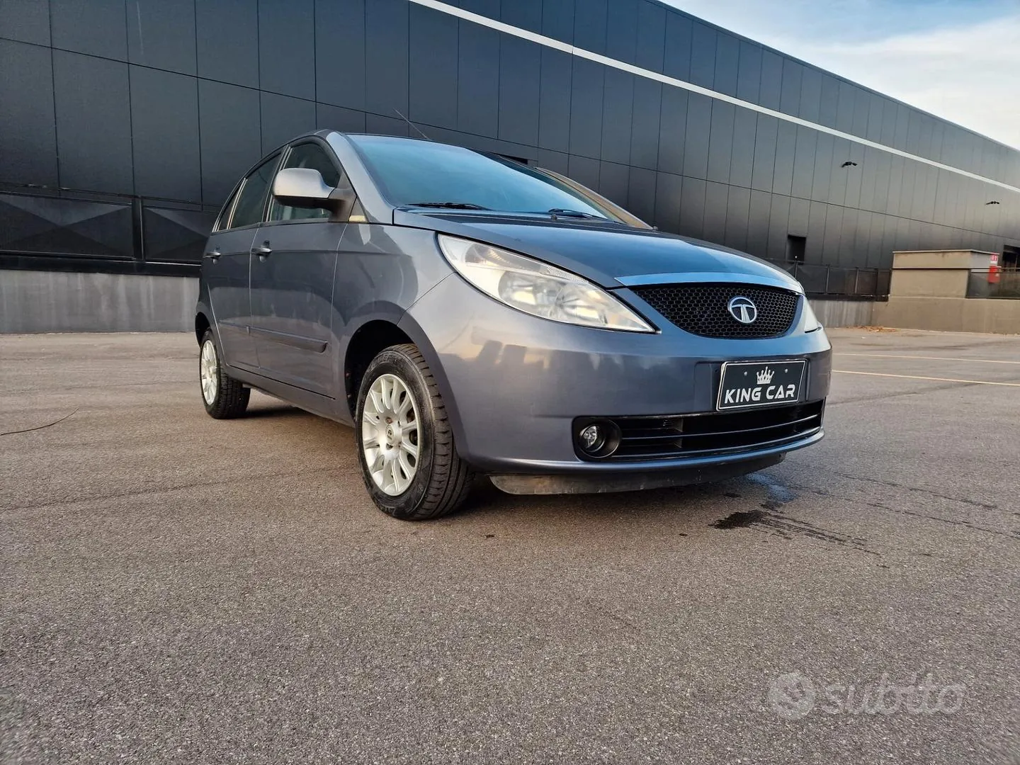 Tata Indica 2011 photo 2