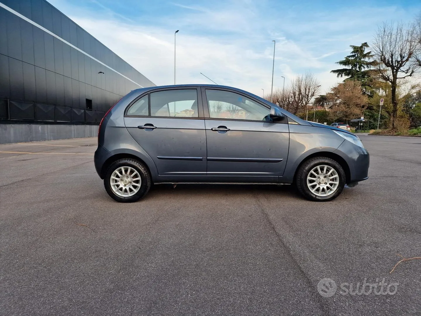 Tata Indica 2011 photo 5