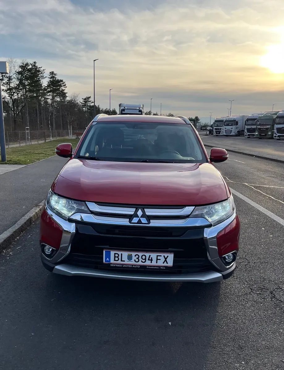 Mitsubishi Outlander 2018 photo 2