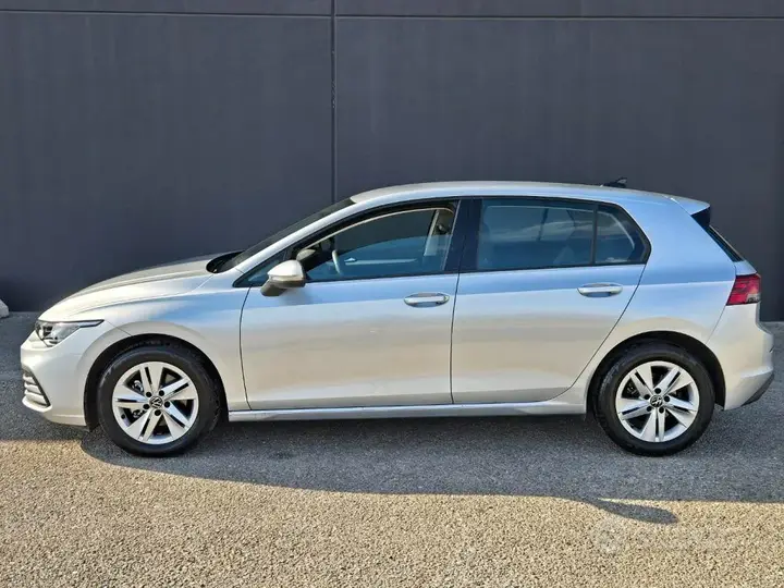 Volkswagen Golf 2023 photo 2
