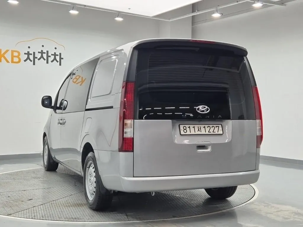 Hyundai Staria 2022 photo 2