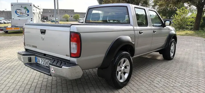 Nissan Np300