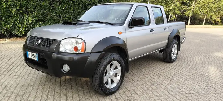 Nissan Np300 2009 photo 2