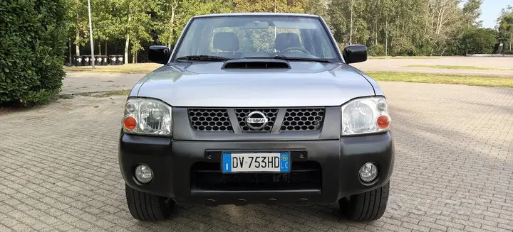 Nissan Np300 2009 photo 4