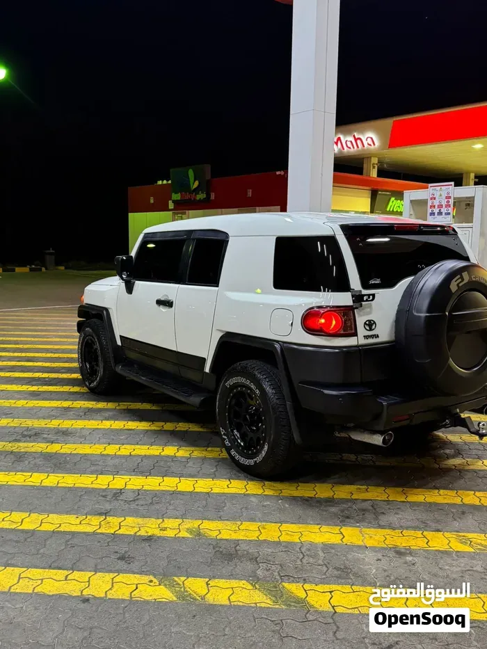 Toyota Fj 2012 photo 2