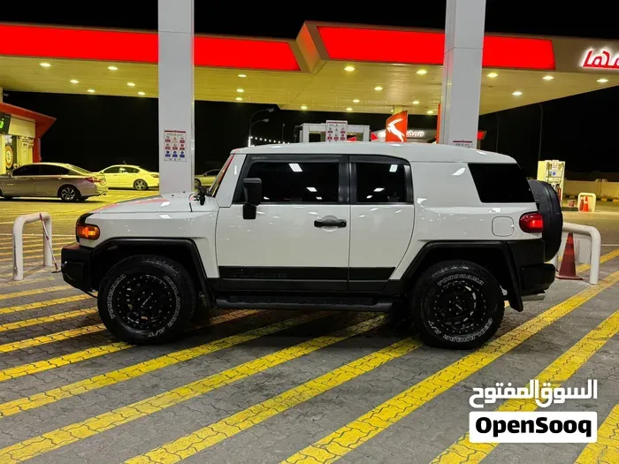Toyota Fj 2012 photo 3