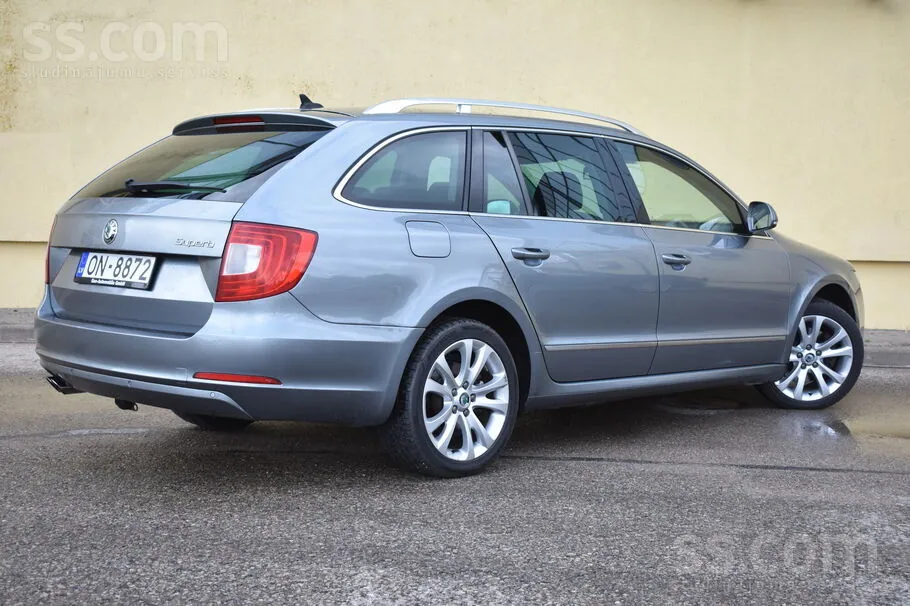 Skoda Superb 2012 photo 5