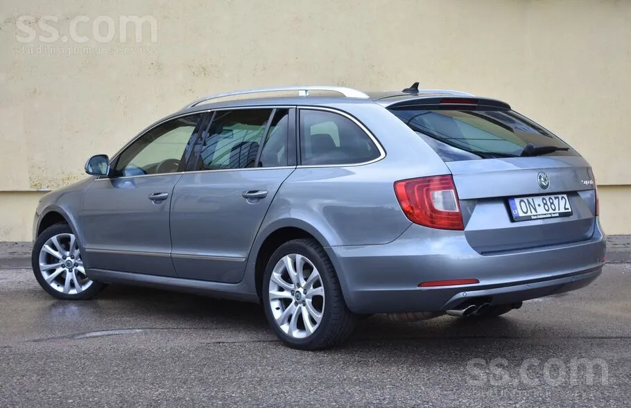 Skoda Superb 2012 photo 2