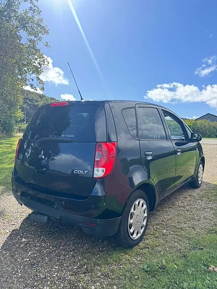 Mitsubishi Colt 2010 photo 4