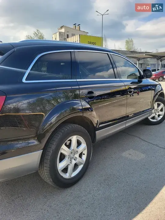 Audi Q7 2012 photo 2