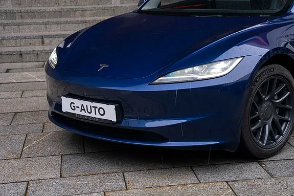Tesla Model 3 2024 photo 2