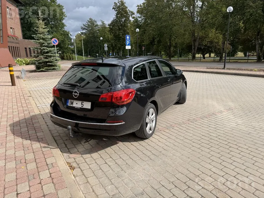 Opel Astra 2012 photo 2