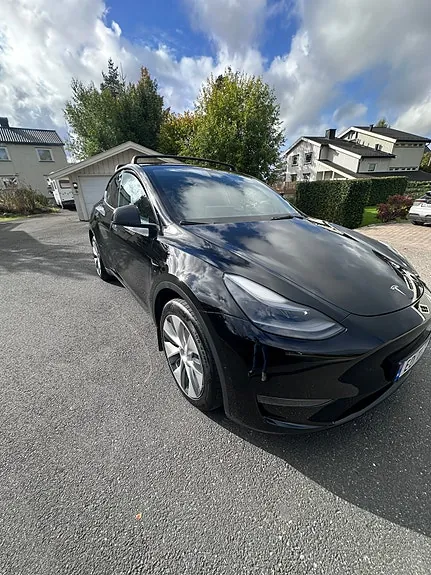 Tesla Model Y 2021 photo 2