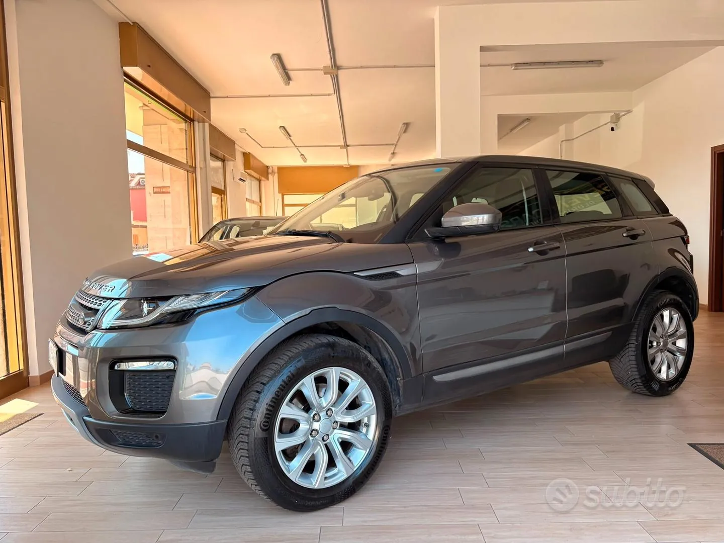 Land Rover Range Rover Evoque 2018 photo 3