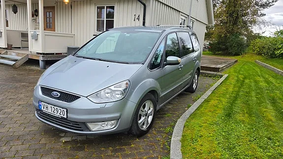 Ford Galaxy 2009 photo 2