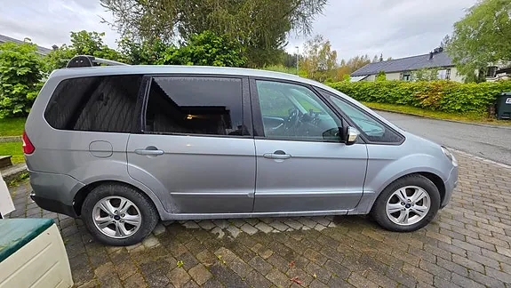 Ford Galaxy 2009 photo 3