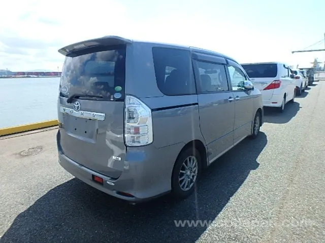 Toyota Voxy Zs Kirameki Z 2013 photo 4