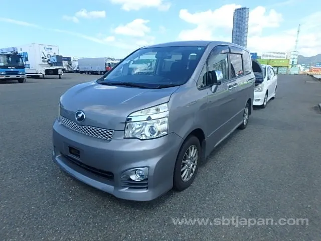 Toyota Voxy Zs Kirameki Z 2013 photo 2