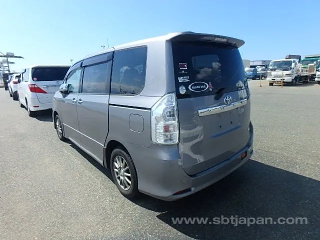Toyota Voxy Zs Kirameki Z 2013 photo 3