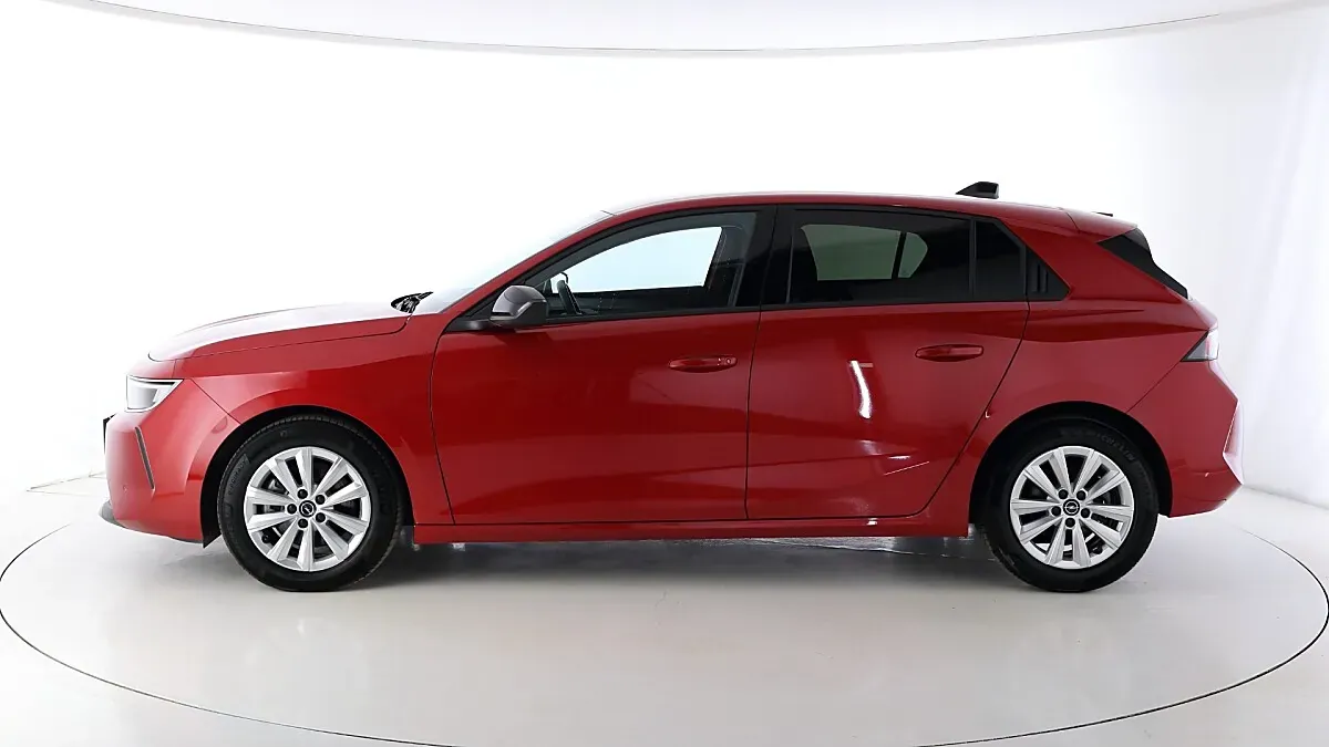 Opel Astra 2023 photo 2