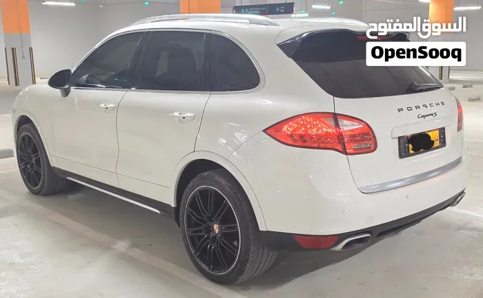 Porsche Cayenne S 2012 photo 2