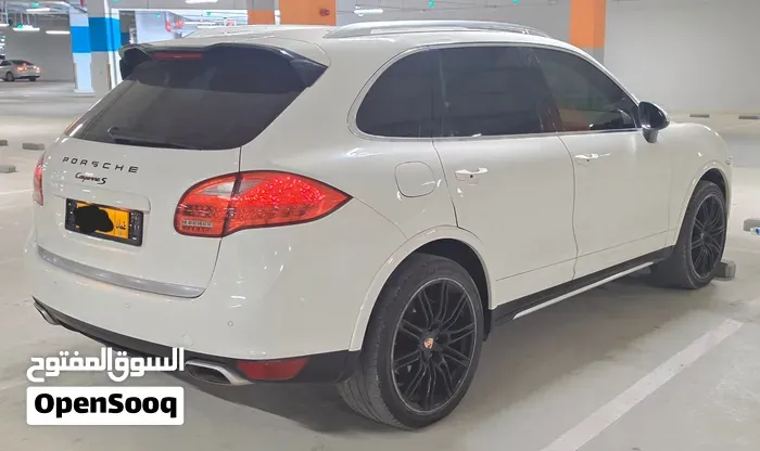Porsche Cayenne S 2012 photo 4