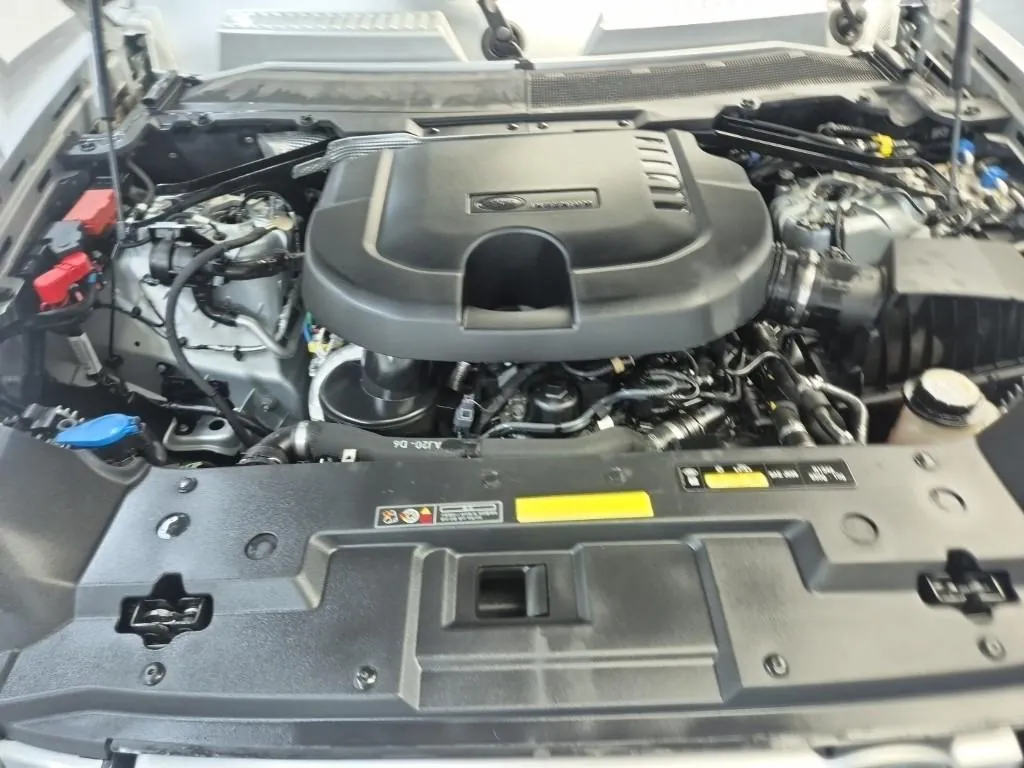 Land Rover Defender 2022 photo 5