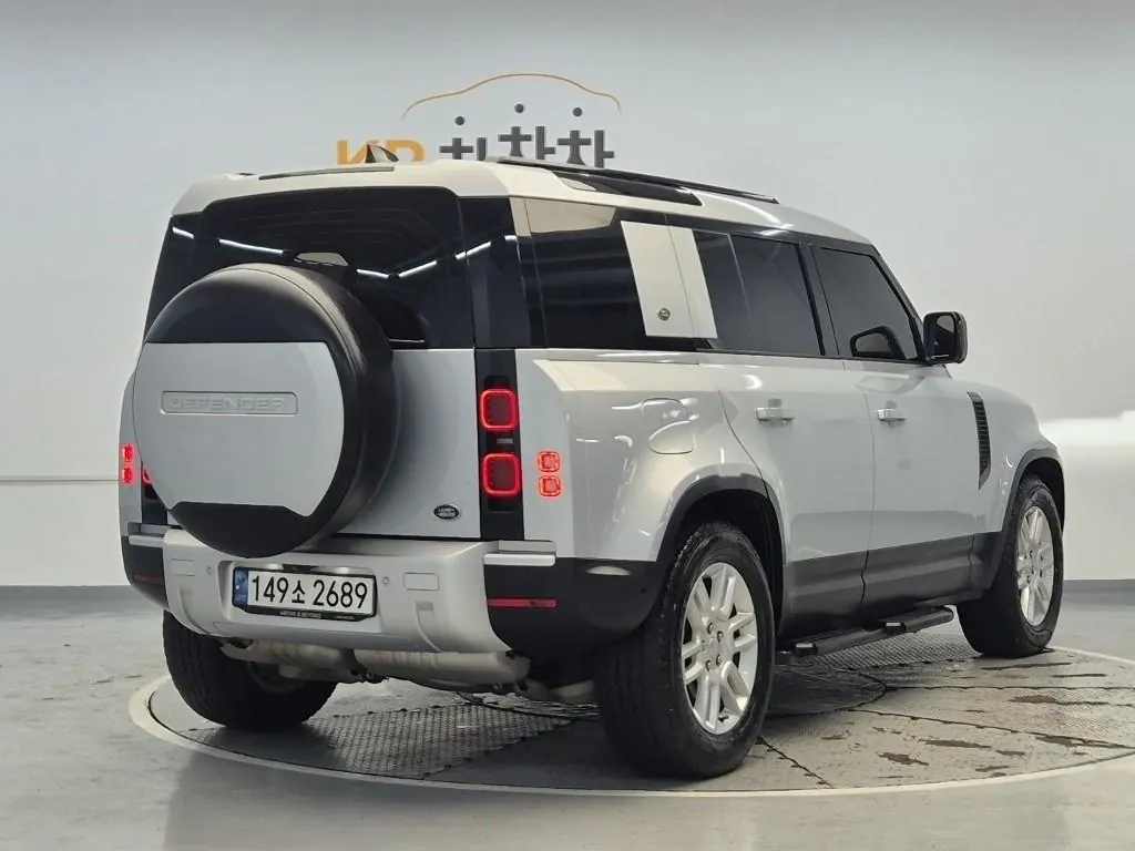 Land Rover Defender 2022 photo 3