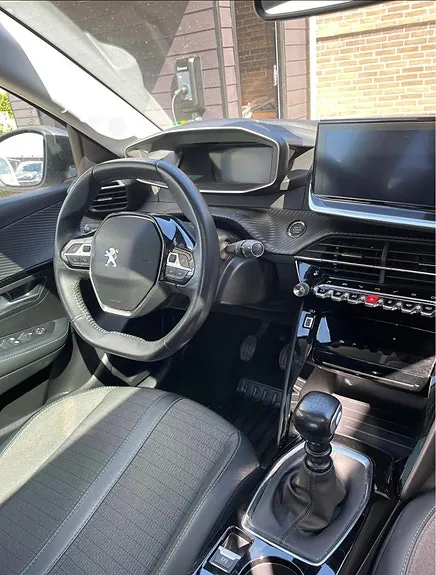 Peugeot 208 2020 photo 3