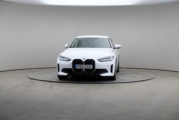 BMW I4 2022 photo 3