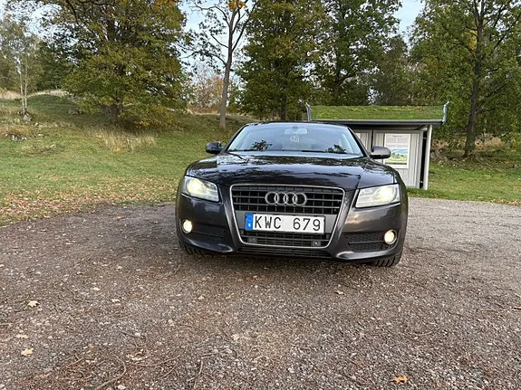 Audi A5 2011 photo 2
