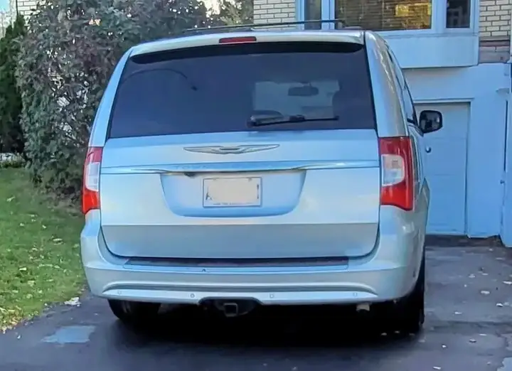 Chrysler Town & Country 2012 photo 2