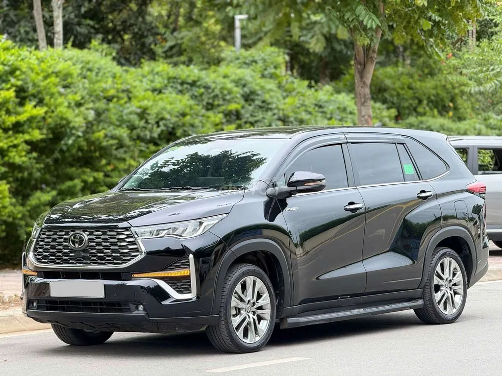 Toyota Innova Cross