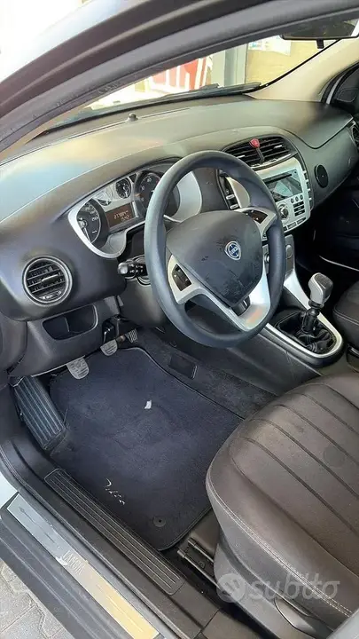 Lancia Delta 2008 photo 5