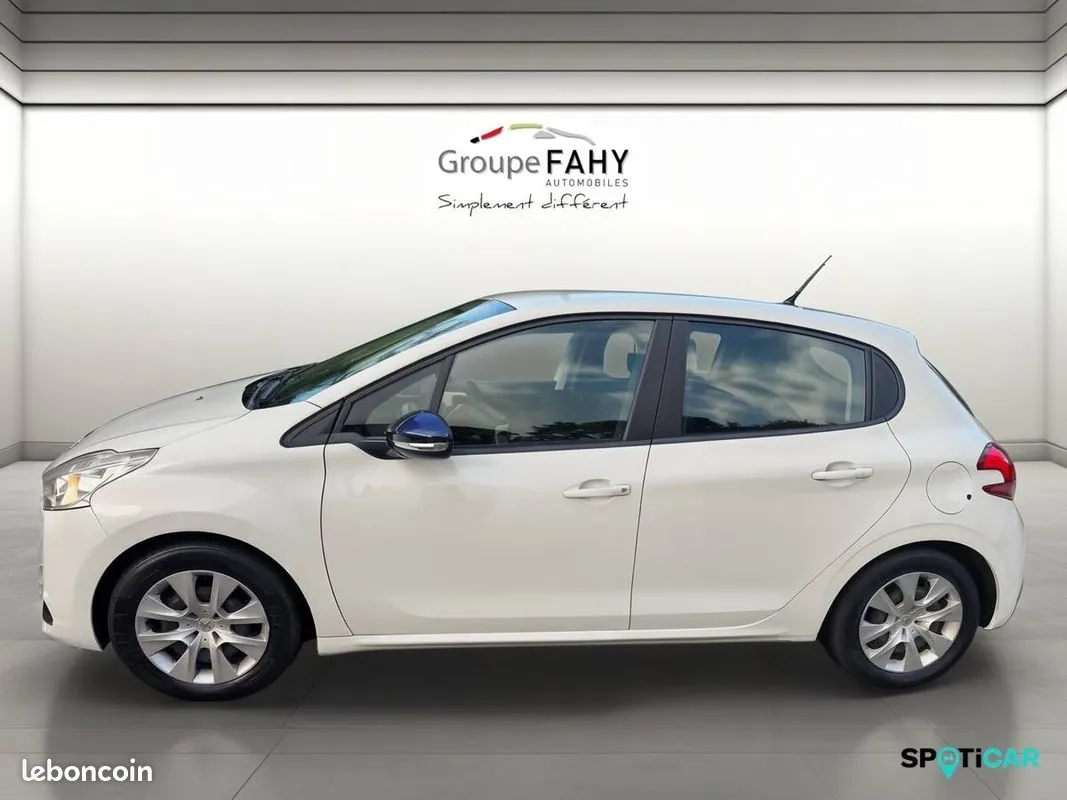 Peugeot 208 2017 photo 3