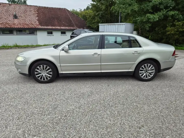 Volkswagen Phaeton 2009 photo 3